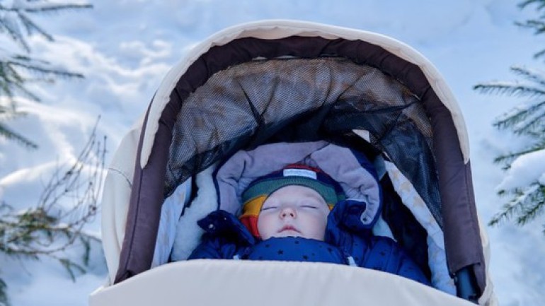 Tại sao các bậc cha mẹ Bắc Âu lại để con ở ngoài trời để ngủ trưa trong giá lạnh?