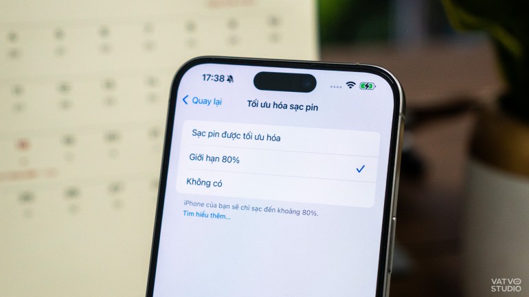 Tại sao nên sạc iPhone 15 tới 80% rồi ngừng?