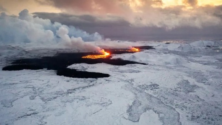 Những bức ảnh kinh hoàng về núi lửa phun trào tại Iceland