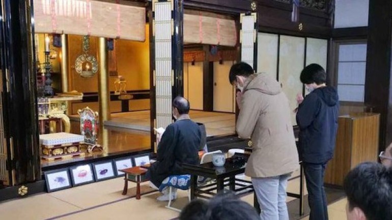 Nhật Bản: Công ty sản xuất thuốc trừ sâu tổ chức đi chùa để làm 'lễ cầu siêu' cho những con côn trùng đã bị tiêu diệt