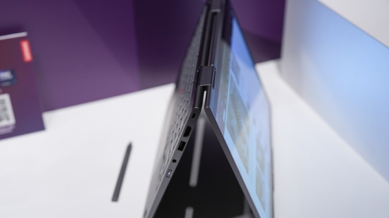 Soi cận cảnh ThinkPad Carbon X1 Gen 12 và ThinkPad X1 2-in-1 Gen 9: Bước tiến đột phá của Lenovo tại CES 2024