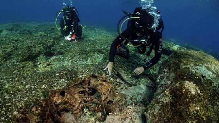 10 tàu ma bao vây hòn đảo Hy Lạp, cổ nhất 5.000 năm tuổi