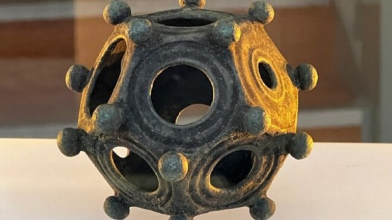 Di vật thập nhị diện bí ẩn từ thời La Mã khiến cả giới khảo cổ học không thể giải thích nổi