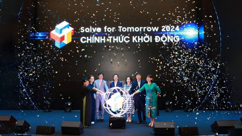 Giải mã giải thưởng 8 tỷ đồng từ sân chơi công nghệ Solve for Tomorrow 2024