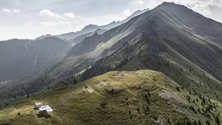 Phát hiện gây chấn động về trại lính ẩn mình trong dãy núi Alps của Thụy Sĩ